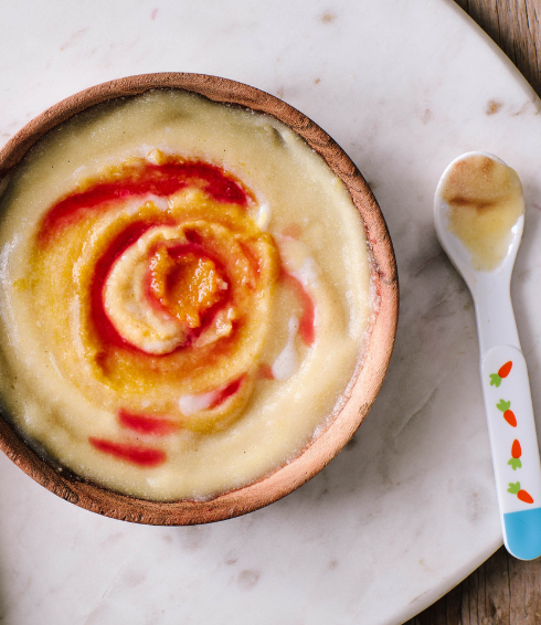 Getreidebrei mit Obst und Gemüse