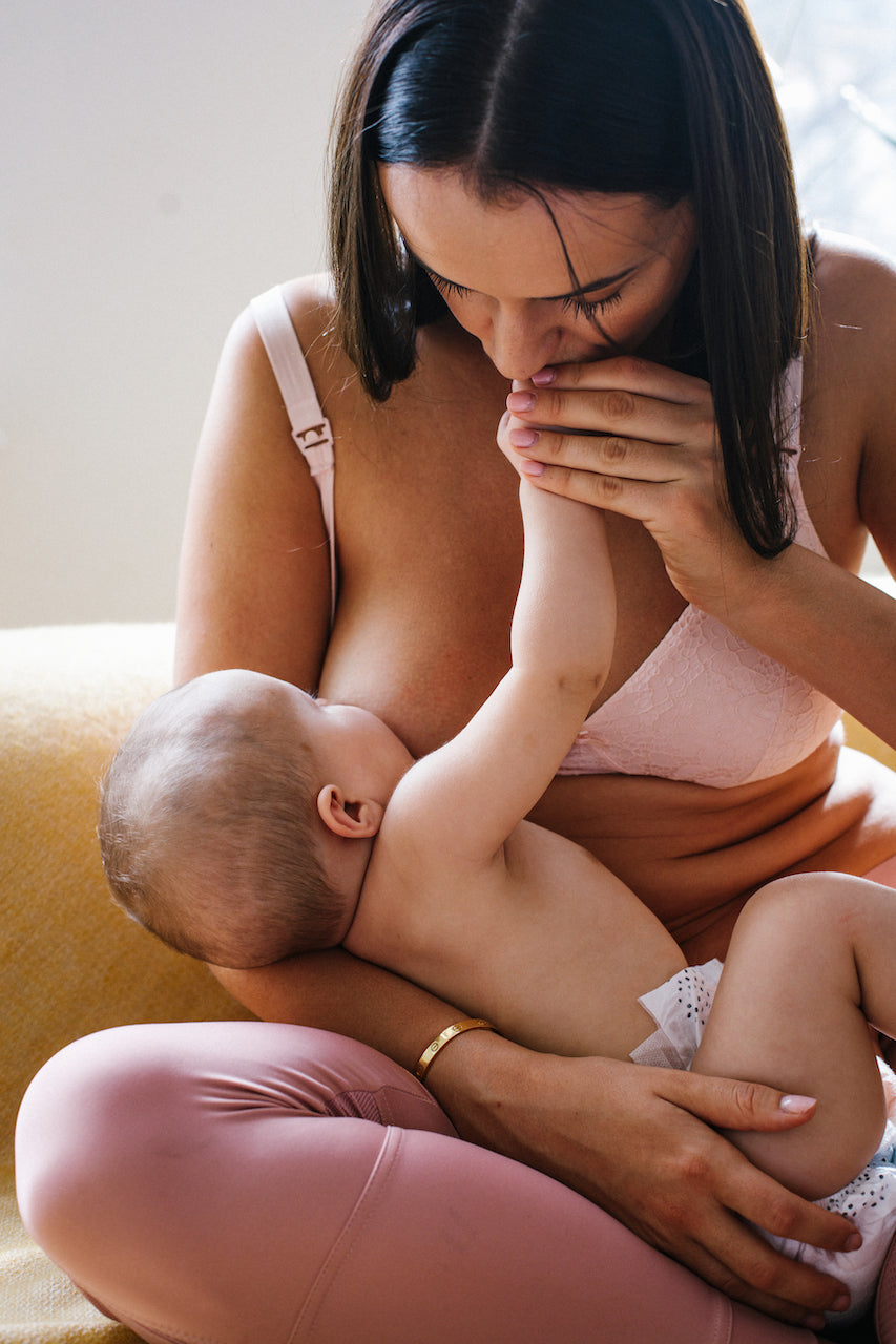 Muttermilch Mama und Baby